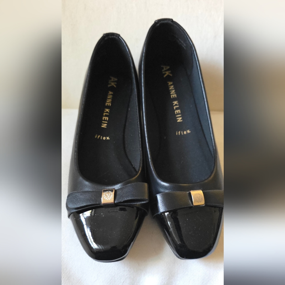 Anne Klein flex wedge size 6